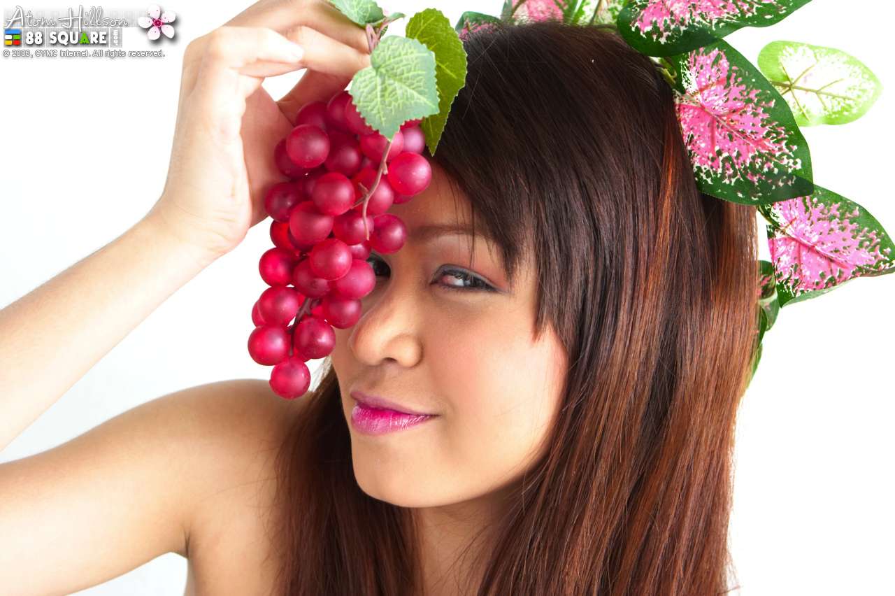 Atom Hillson Gallery-2 88Square models